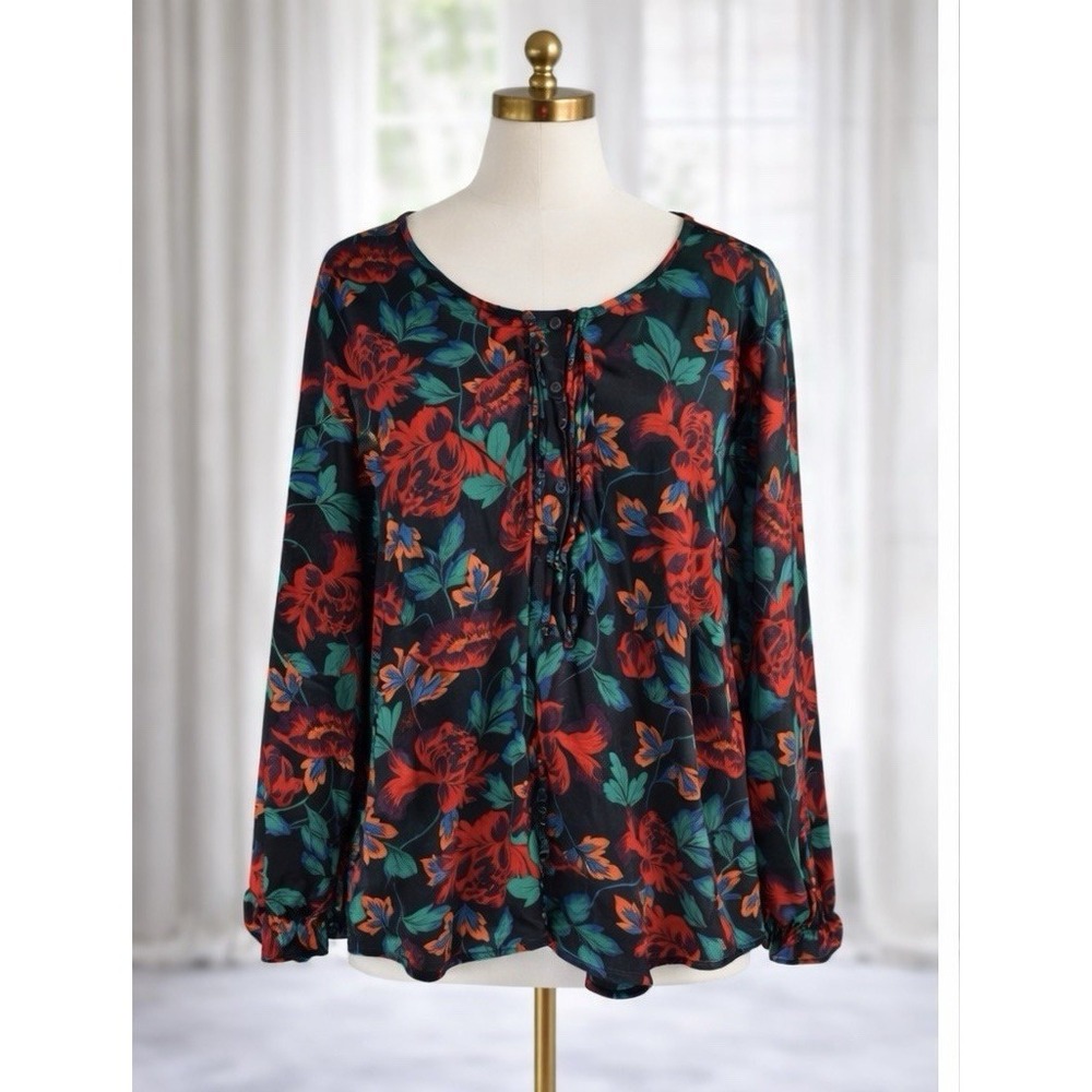 Torrid Georgette Pintuck Button Front Blouse‎ Red Green Black Floral Size 1 1X